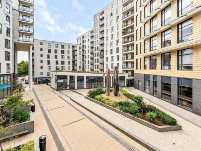 Guildford Road, Woking GU22 1 bed apartment to rent £1,375 pcm £317 pw