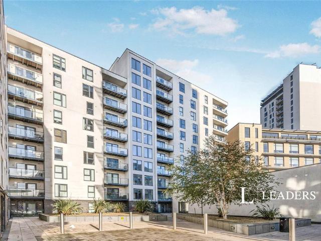 Guildford Road, Woking, GU22 1 bed flat to rent £1,200 pcm £277 pw