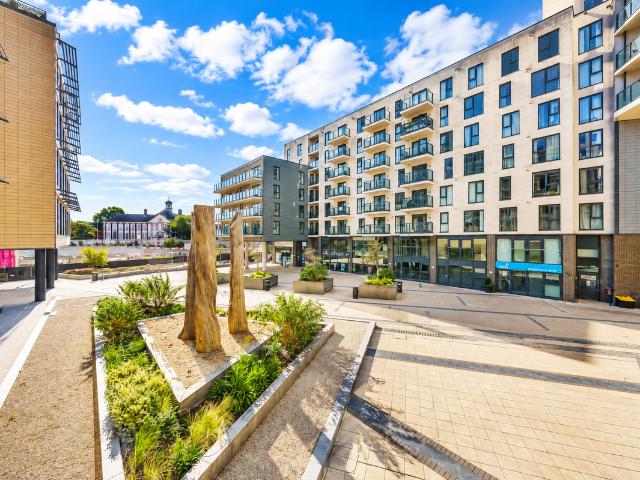 Guildford Road, Woking GU22, 2 bed flat to rent, £1,725 pcm | PrimeLocation