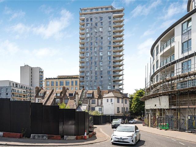 Guildford Road, Woking, Surrey GU22, 1 bed flat to rent, £1,250 pcm | PrimeLocation