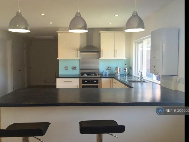 Guildford Road, Farnham, GU9 2 bed penthouse to rent £1,600 pcm £369 pw