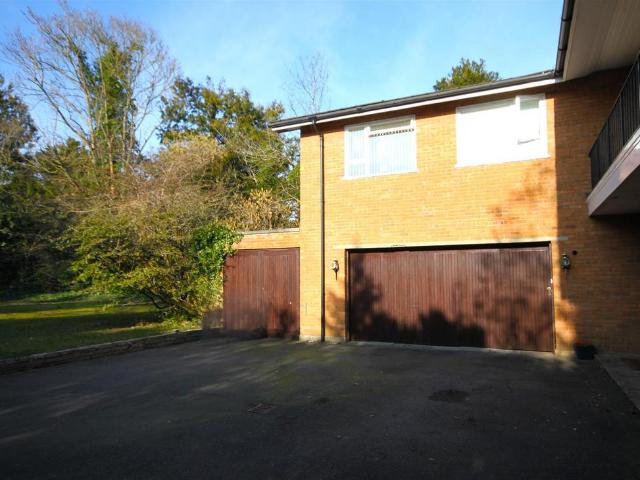 GUILDFORD ROAD, FETCHAM, KT22 1 bed apartment to rent £1,300 pcm £300 pw