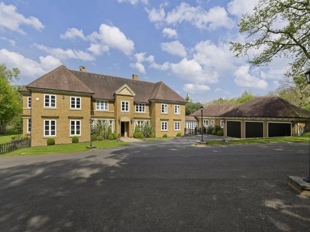 Guildford Road, Ottershaw, KT16 7 bed detached house to rent £14,998 pcm £3,461 pw
