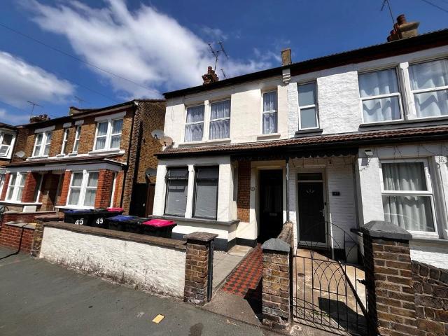 Guildford Road, Southend on Sea, Essex, SS2 5AR