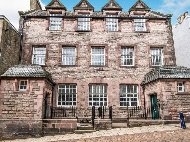 Guildhall Street, Fife KY12 2 bed flat to rent £800 pcm £185 pw