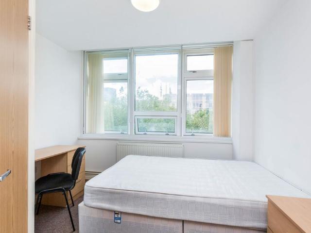 Guildhall Walk, Portsmouth, PO1 1 bed flat to rent £675 pcm £156 pw
