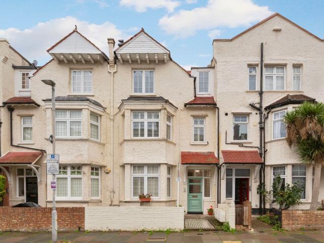 Guilford Avenue, Surbiton KT5, 2 bed flat to rent, £2,000 pcm | PrimeLocation
