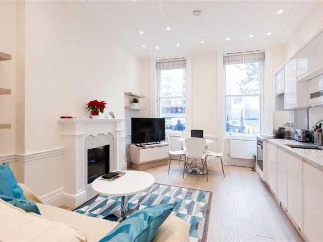 Guilford Street, London, WC1N 1 bed apartment to rent £3,141 pcm £725 pw