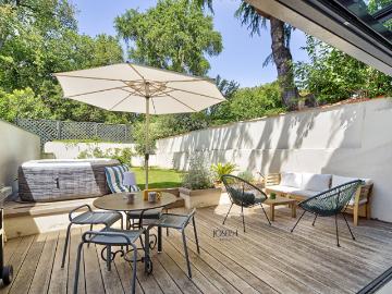 GUILHEMERY A PROXIMITE DE LA PLACE DUPUY MAISON RENOVEE PAR UN ARCHITECTE