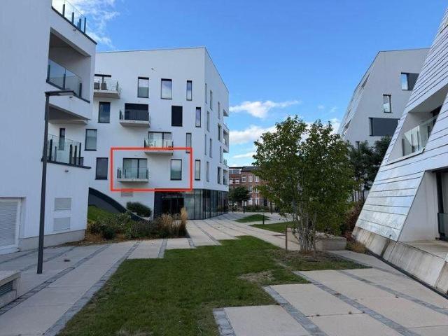 Guillemins: Studio avec terrasse et PARKING !