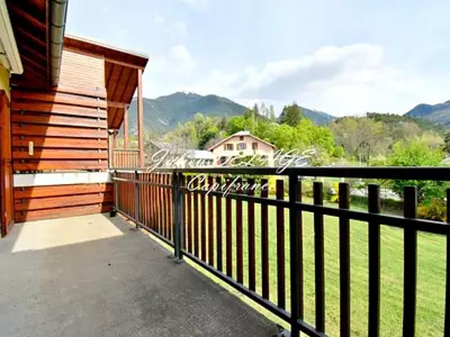 Guillestre 05600 Achat / Vente appartement 4 pièces t4 au dernier étage terrasse