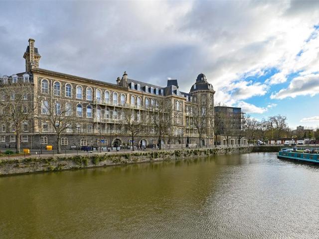 Guinea Street, Bristol, Somerset, BS1 2 bed apartment to rent £2,695 pcm £622 pw
