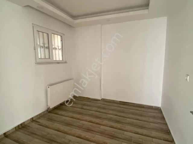 Gültepe Mahallesinde Ana Cadde Üzerinde Kiralık 2+1 Daire
