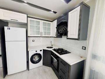 Gültepede Cadde Üzeri Geniş Oturumlu Balkonlu 1+1 Atü Yanı Lüx