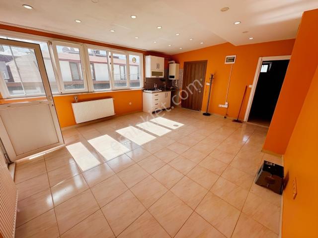Gültepe'de, Ana Cadde Üzeri, Geniş 1+1 Kiralık Daire, Artum'dan