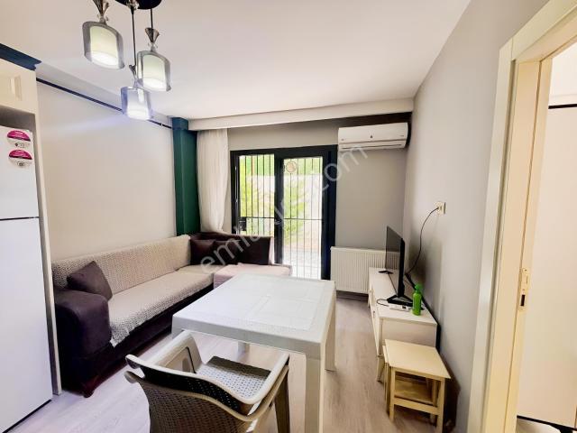 Gültepe'de Bulvar Yanı Az Katlı Full Eşyalı Doğalgazlı 1+1 Lüx