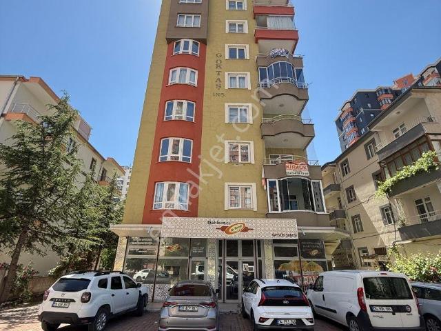 Gültepe'de Kombili 3+1 4 Cepheli Geniş Otoparklı Bakımlı Daire