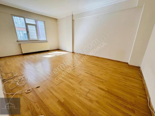 Gültepe'de Harika Konumda Metrobüse Yakın Boş 2+1 90m² Ara Kat