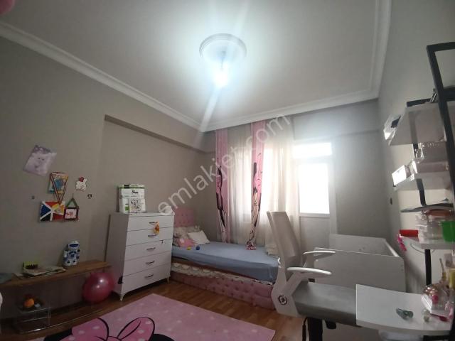 Gülük Mahallesinde Geniş Kombili Satılık 3+1 Daire