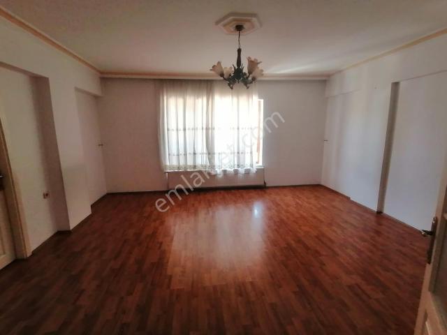 Gülveren'de 3+1üst Kat Ön Cephe Merkezi Konumda 120 M2