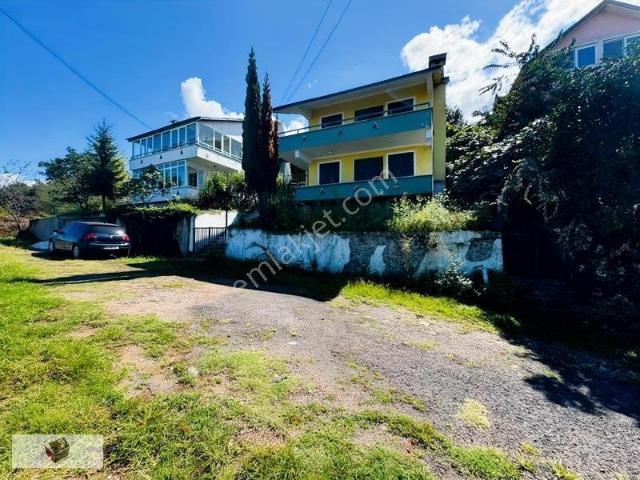 Gülyalı Havalimanı Karşısında Satılık Tripleks Villa