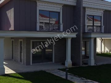 Gülyalının Prestijli Lokasyonunda, Oturuma Hazır Modern Villa