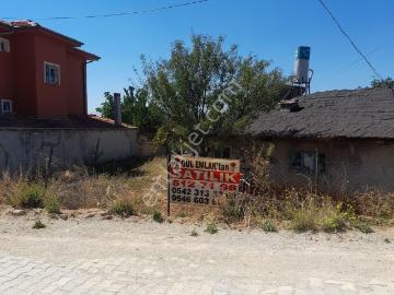 Gül Emlaktan Konya Hüyük İlçesinde Satlık İçerisinde Eski Ev Olan Arsa