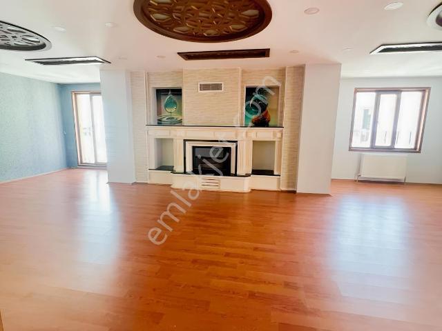 Gül Emlak'tan Okul,cami park Ve Pazar Cad Satılık 5+1 Daire