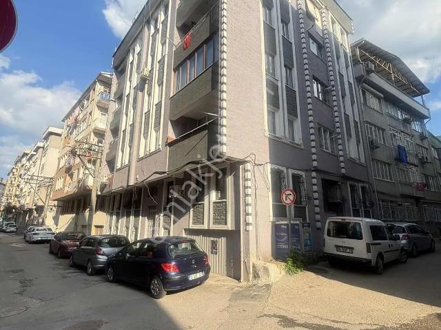 Gül Yapı Gayrimenkul Den 3+1 Ve 120 M2 Fırsat Ara Kat Daire