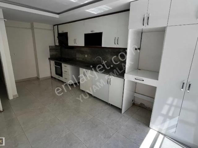 Gülbaba Cd Üzerinde Yeni Asansörlü Binada Satılık 2+1 Daire