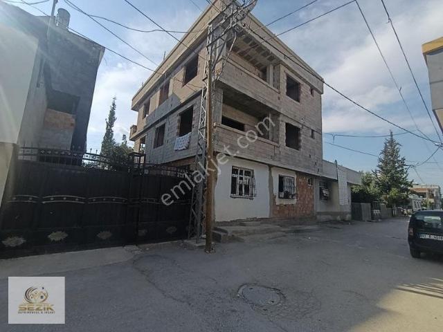 Gülbahçe Mah. Çatal Yol Civarı İki Cephesi Yol Komple Satılık