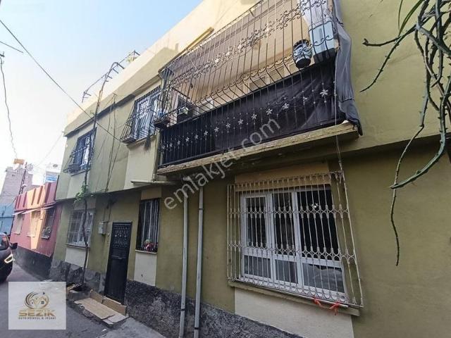 Gülbahçe Mah.hafsa Sultan Anaokul Civarı Müstakil Komple Satılık