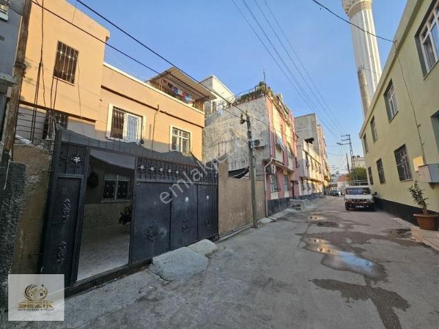 Gülbahçesi Mh Hz Selahattin Eybi Camii Karşısı 180 Mt 3 Katlı Ev