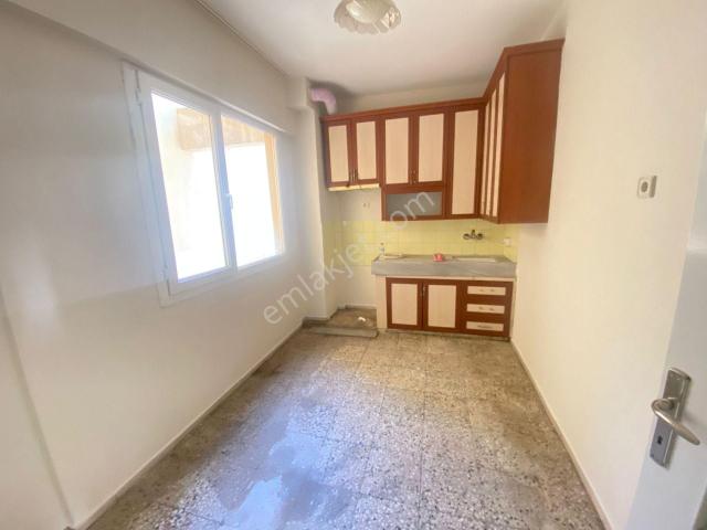 Gülcü Gayrimenkulden Hastane Caddesinde Satılık Ara Kat Daire