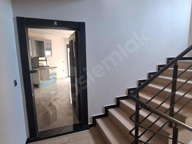 GÜLLERPINARI MAHALLESİNDE YENİ BİNADA SATILIK 1+1 DAİRR