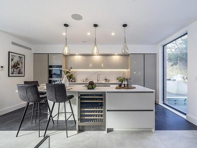 Gulliver Place London N10 4 bed semi detached house to rent £8,495 pcm £1,960 pw