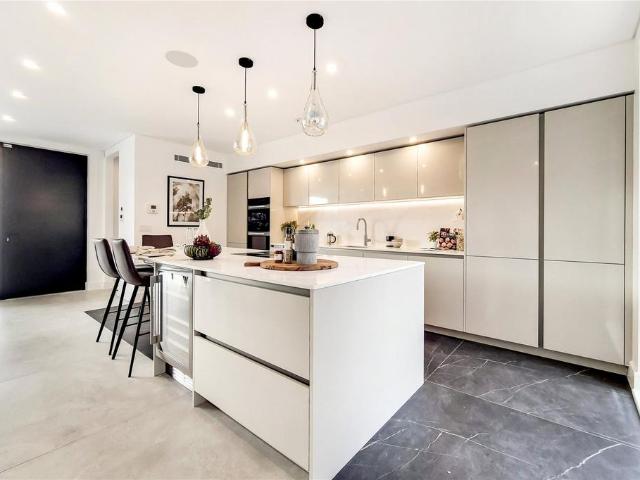 Gulliver Place, London, N10 4 bed semi detached house to rent £8,495 pcm £1,960 pw