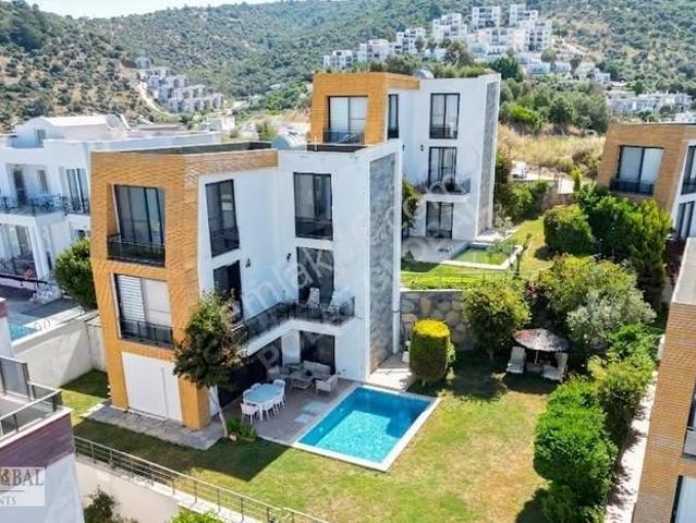 Güllükte Özel Havuzlu Tam Müstakil Lüks 4+1 Tripleks Villa