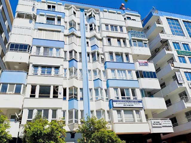 Güllük Cad Üstü, Denize Yürme Mesafe,tadilatlı 3+1 Satılık