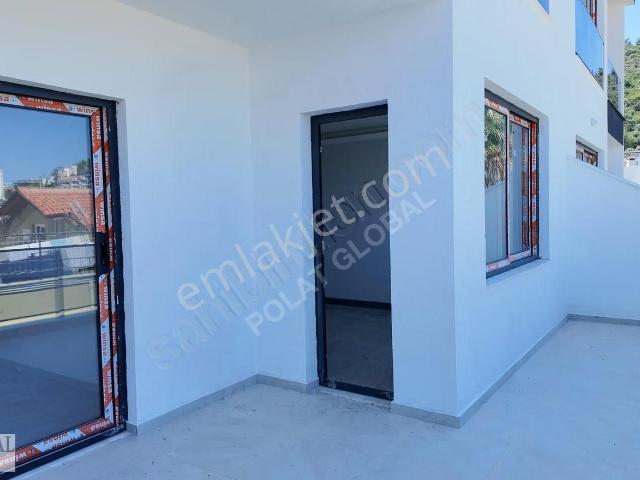 Güllük Merkezde Kiralık 3+1/2+1/1+1 Daireler Ve Dükkanlar