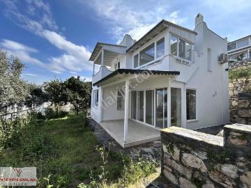 Güllük Yasemin Sitesinde Deniz Manzaralı Kiralık Müstakil Villa