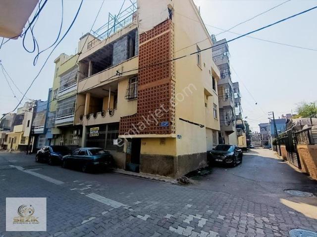 Gülpınar Mah. Köşe Başı 3/ Katlı Komple Satılık Müstakil Ev
