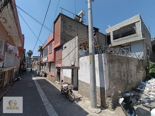 Gülpınar Mah.sağlık Ocağı Civarı 3/katlı 1+1 Müstakil Ev Satılık