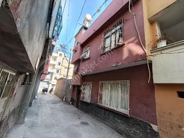 Gülpınar Mahallesi Salı Pazarı Civarında Komple Satılık 2 Katlı Müstakil Ev