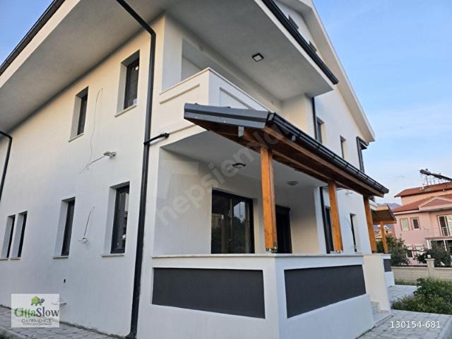 Gülpınar'da Müstakil Tadında Lüks ve Büyük 1+1 Satılık Daire
