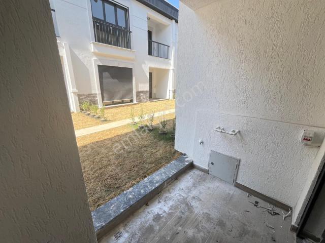 Güre Çamlıbelde Bahçe Kullanımlı Havuzlu Satılık 1+1 Daire