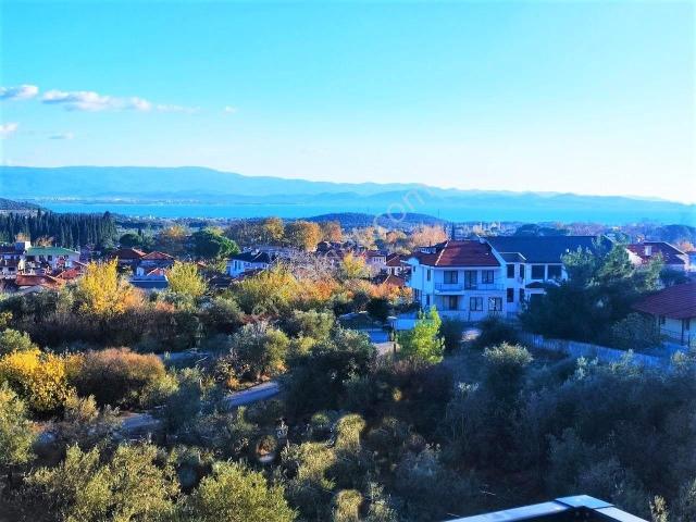 Güre'de Aygül'den Sıfır Panoramik Deniz Ve Dağ Manzaralı Ultra Lüks Satılık 3+1tripleks Akıllı Villa