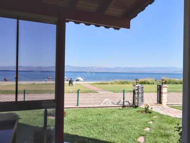 Gürede Denize Sıfır Konumda Yıllık Eşyalı Villa