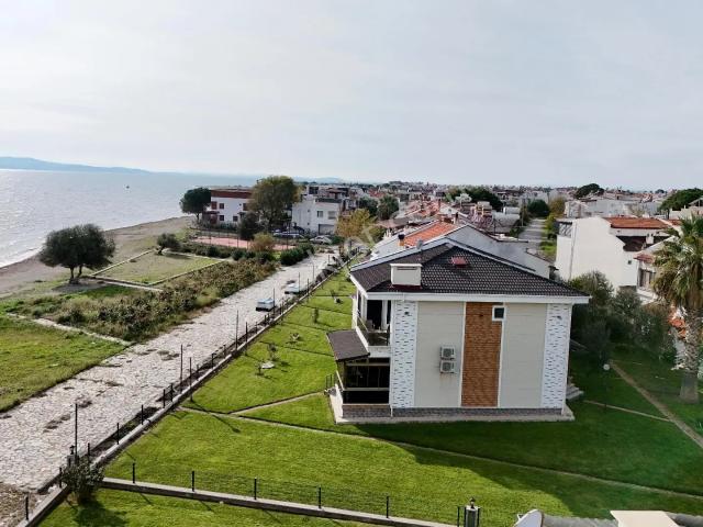 Güre'de Denize Tam Sıfır Konumda Satılık Köşe Villa