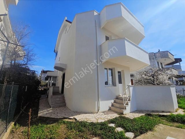 Güre'de Denize 220 Mt, Yenilenmiş, Masrafsız 3+1 Satılık Villa